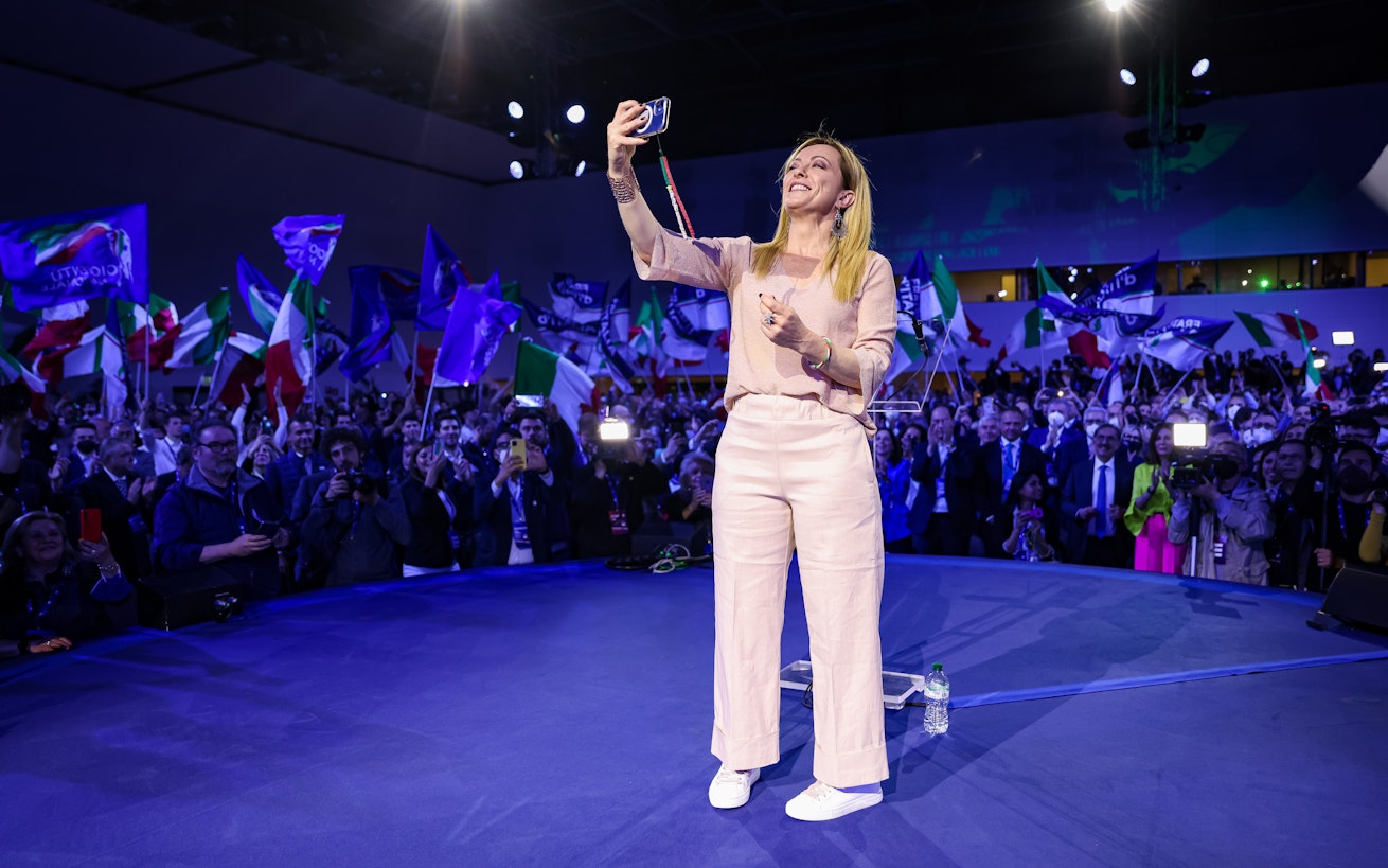 Blænding endelse månedlige En politiker med rødder i fascismen ligner Italiens næste leder. Men hun  har lovet ikke at være alt for vild