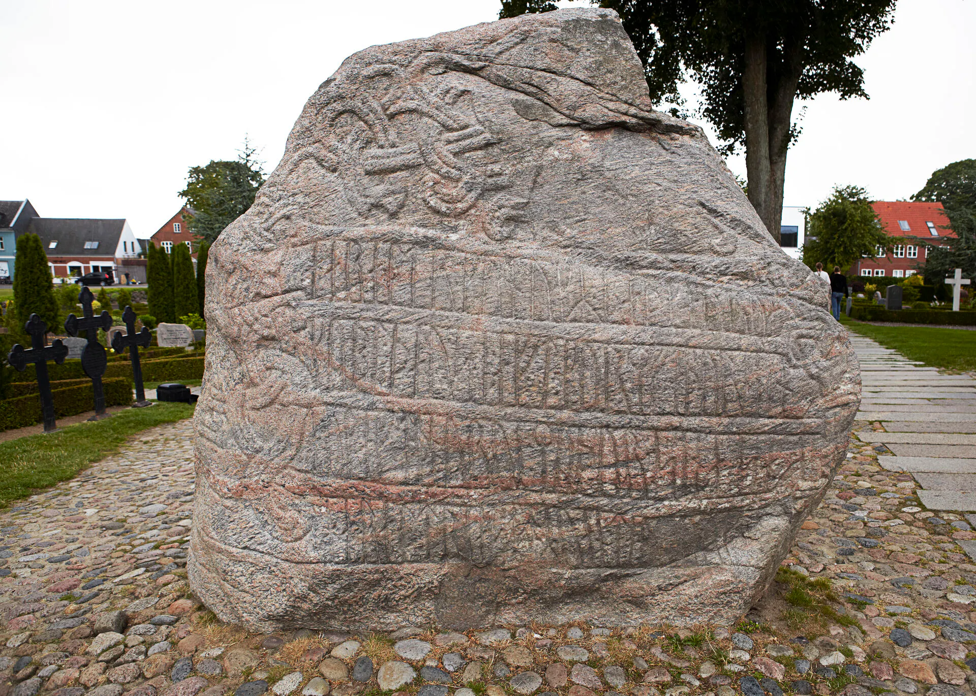 Jellingstenens mysterium er løst. Og svaret placerer en dronning i ...