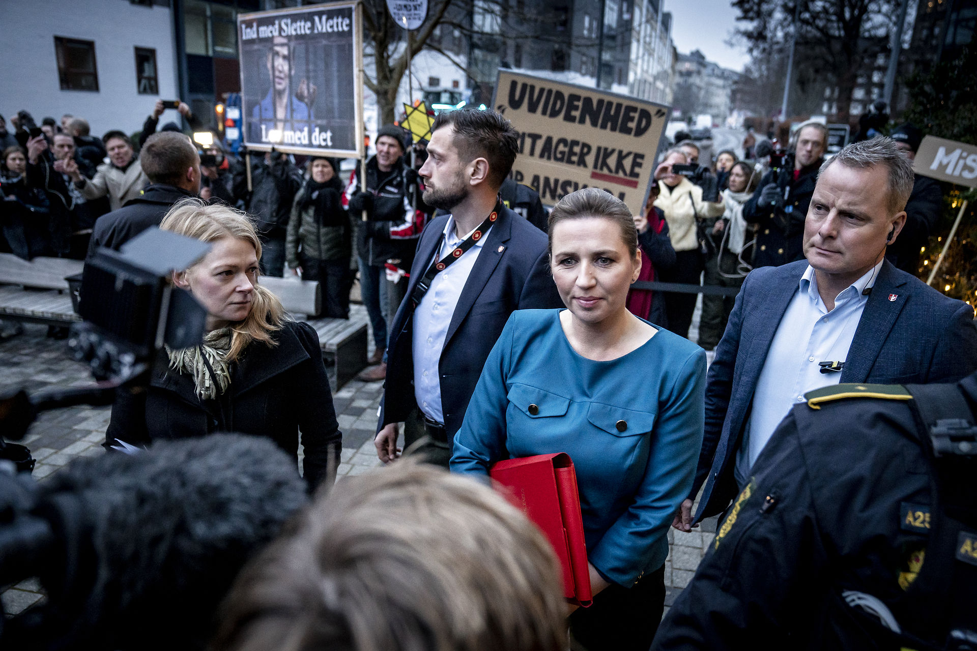 Morgenoverblikket: Mette Frederiksen Blev Afhørt I Seks Timer. Men Hun ...