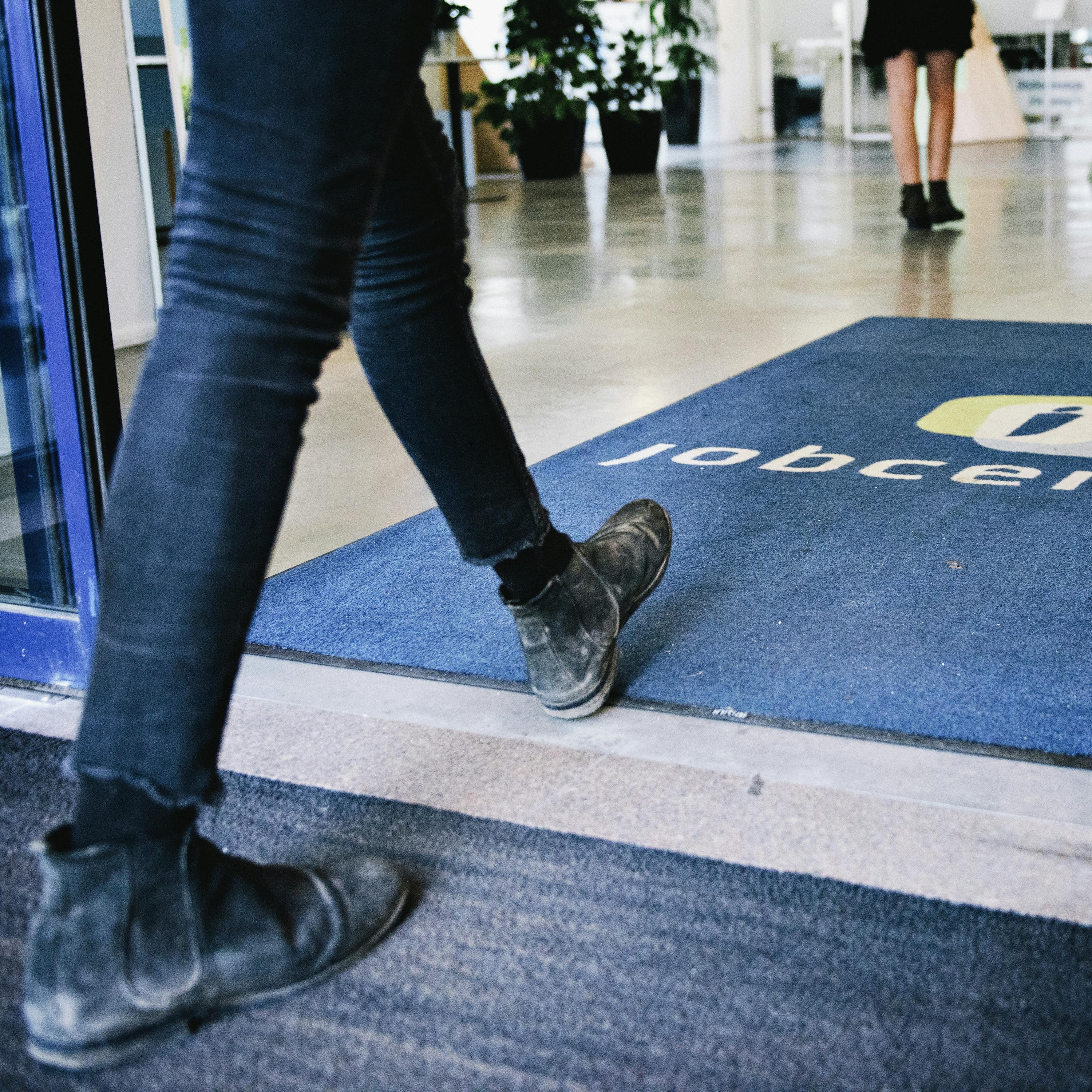 Ledigheden i Danmark har lige sat corona-rekord. Vi stiller en diagnose på dansk økonomi Ledigheden i Danmark har lige sat corona-rekord. Vi stiller en diagnose på dansk økonomi